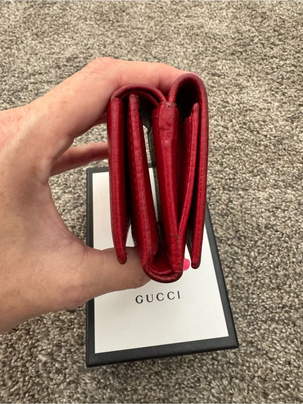 Gucci Red Pebbled Leather Fold Wallet with Gold Double G - Picture 2 of 9